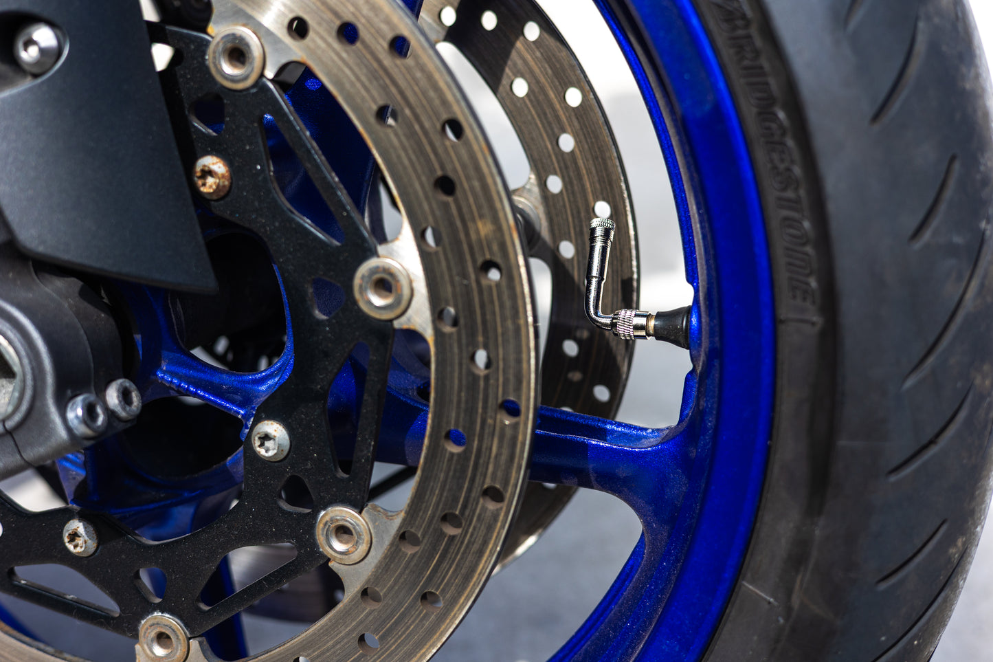 RIDERR 90° Angle Valve
