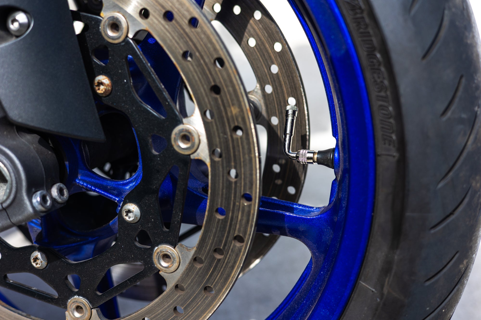 RIDERR 90° Angle Valve