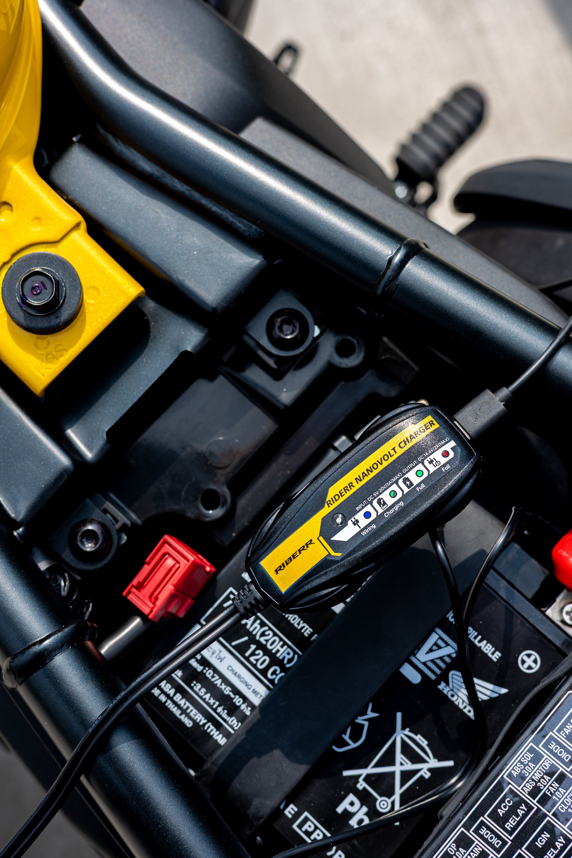 RIDERR NanoVolt Battery Charger