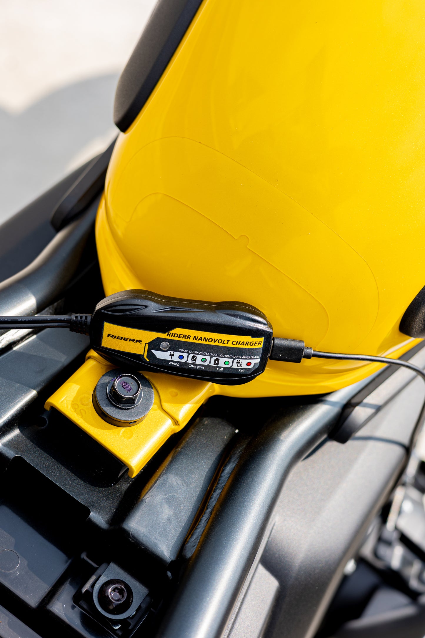RIDERR NanoVolt Battery Charger