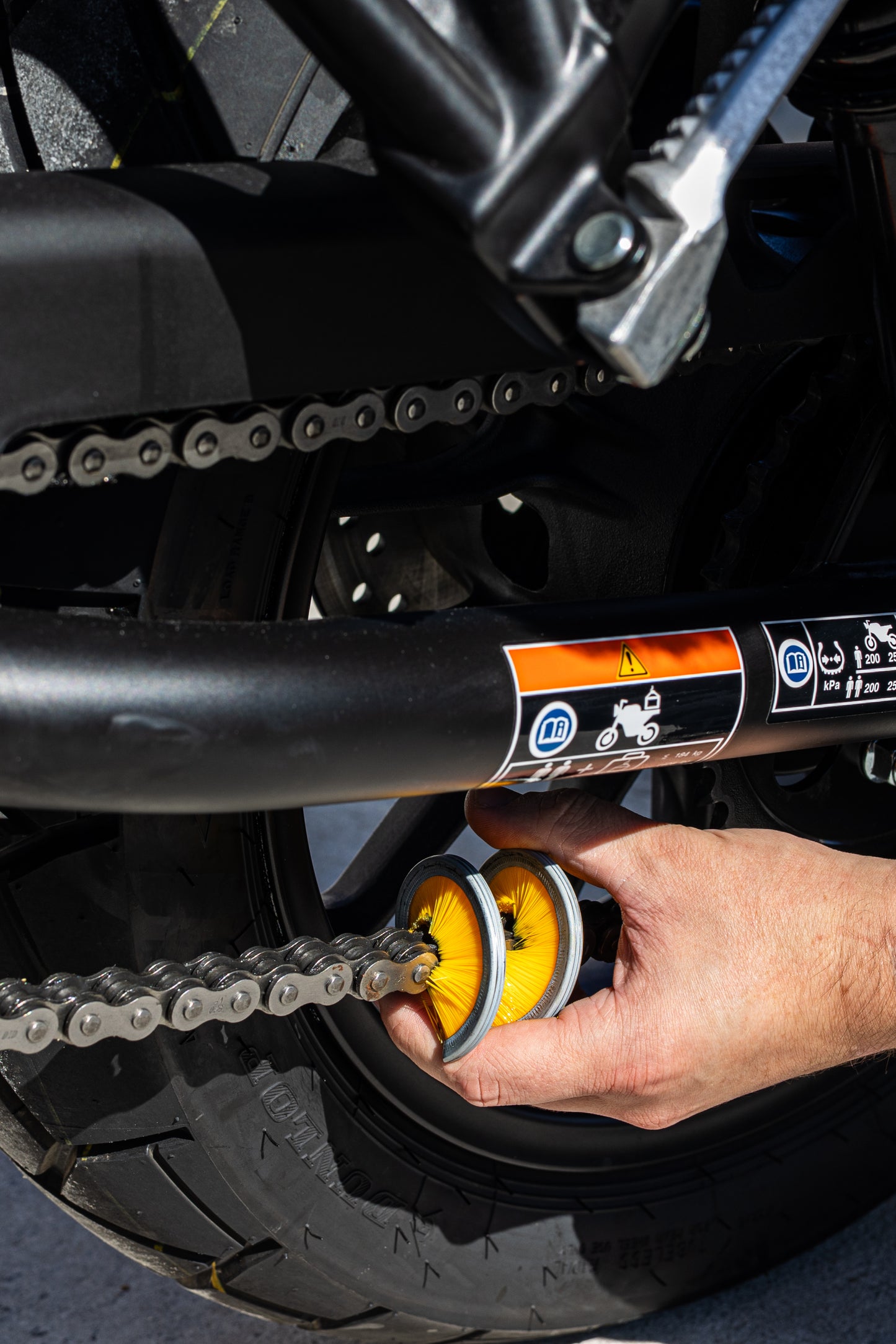 RIDERR Spiral Chain Brush