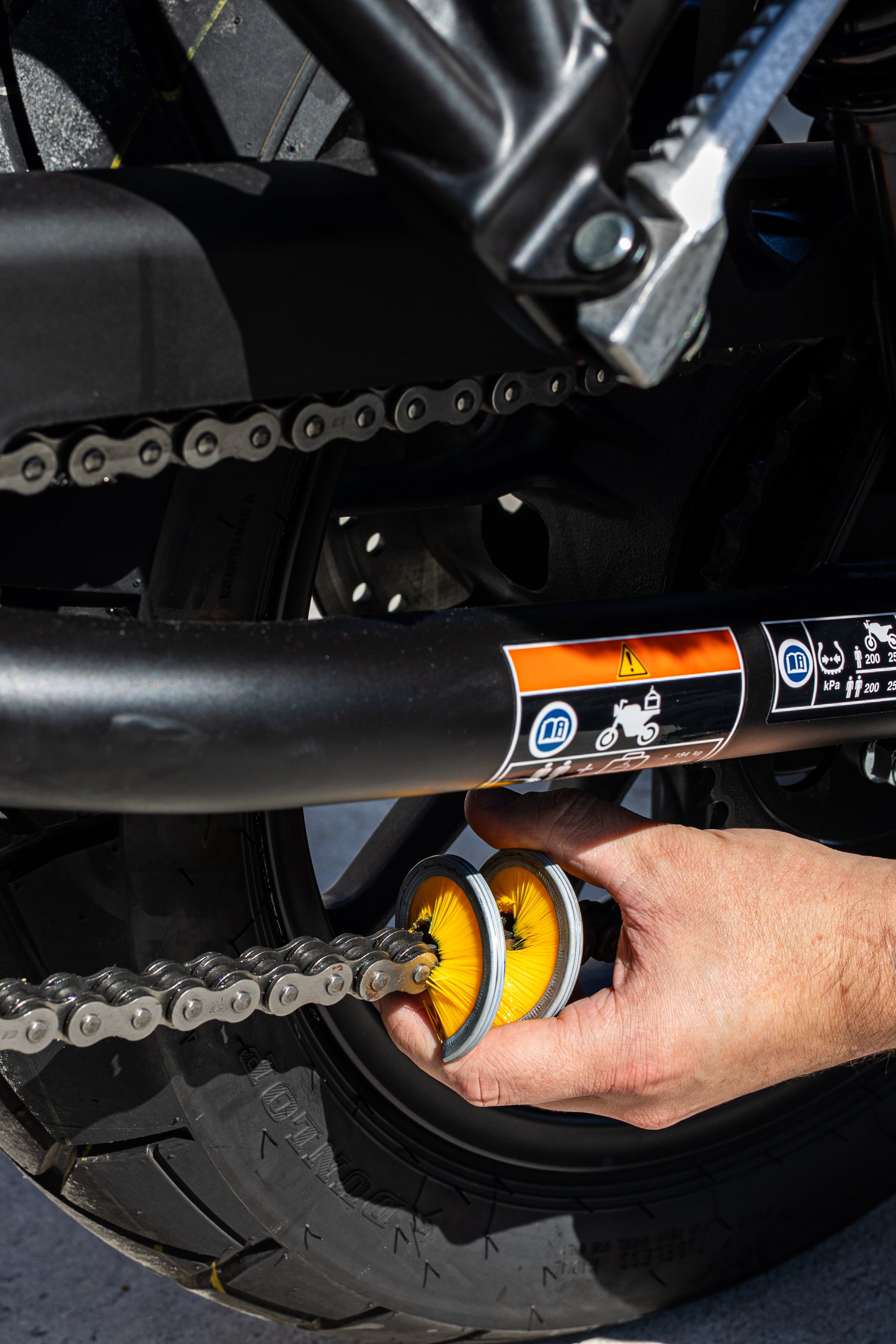 RIDERR Spiral Chain Brush