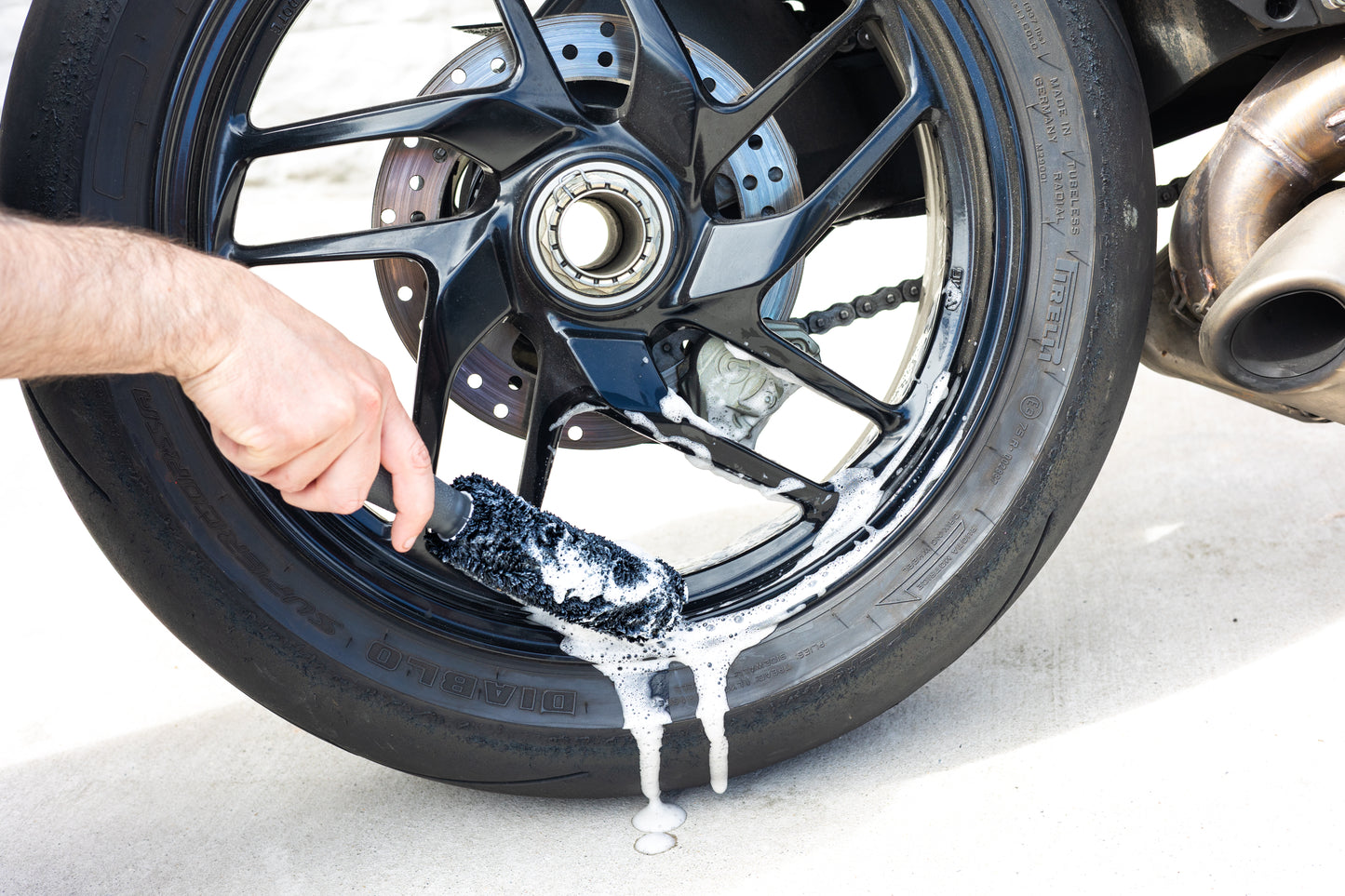 RIDERR Microfibre Wheel Brush